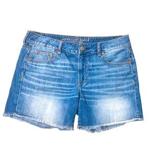 American Eagle Outfitters Denim distressed fray Boy Midi Shorts women’s size 10
